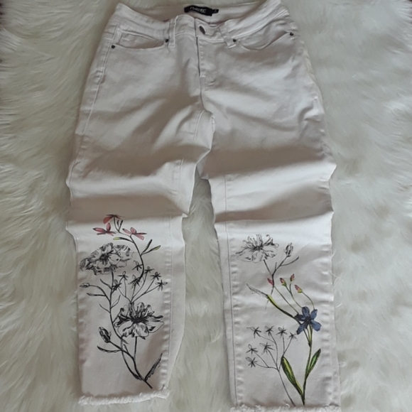 TAKE 1/2 OFF Nanette Lepore Floral Straight Jeans - Picture 5 of 14